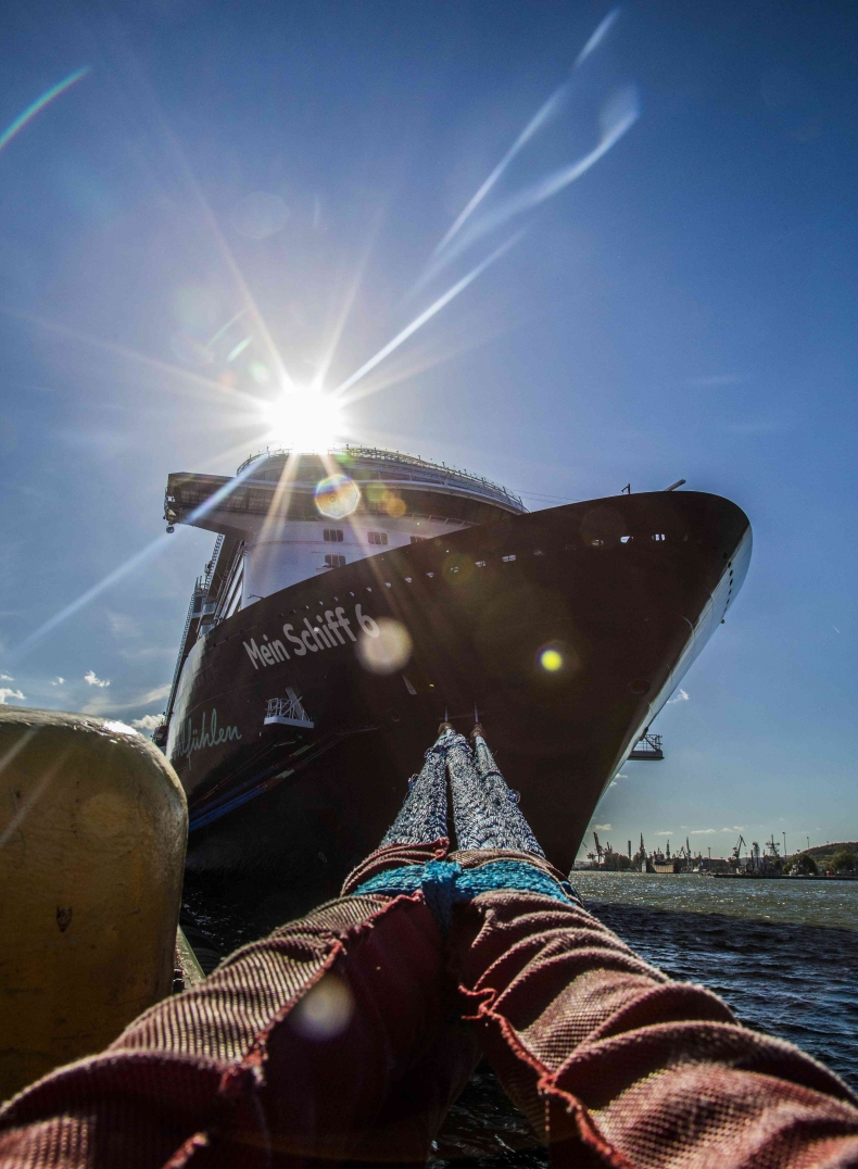 Luksusowy Mein Schiff 6 ponownie w gdyńskim porcie-GospodarkaMorska.pl