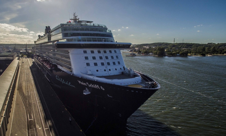 Luksusowy Mein Schiff 6 ponownie w gdyńskim porcie-GospodarkaMorska.pl