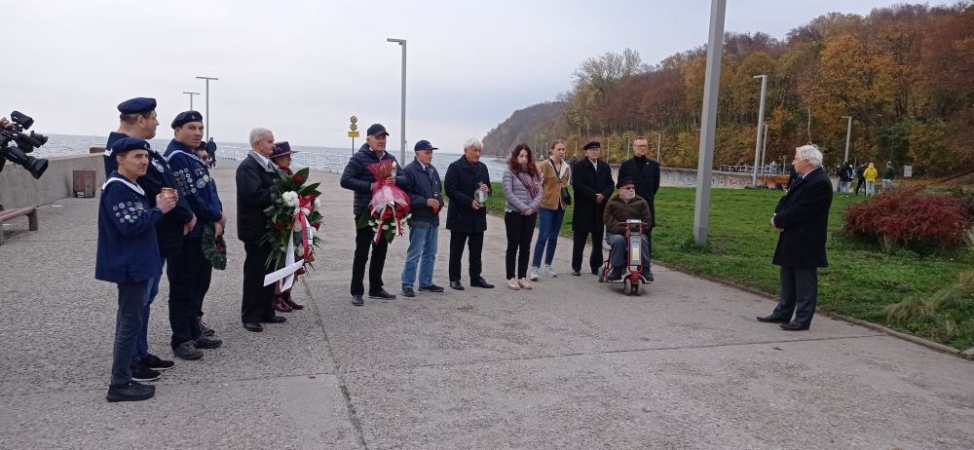 Żeglarze oddali hołd żeglarzom-GospodarkaMorska.pl