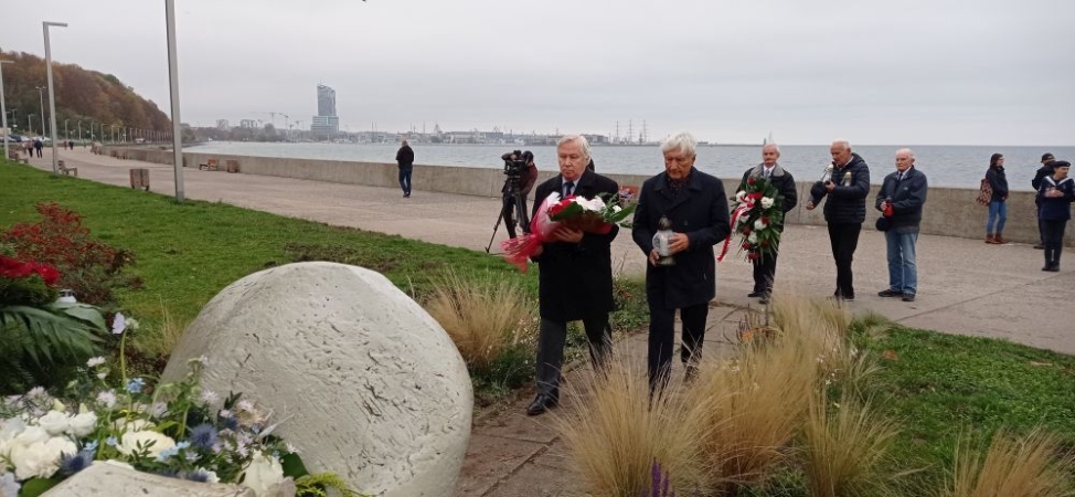 Żeglarze oddali hołd żeglarzom-GospodarkaMorska.pl