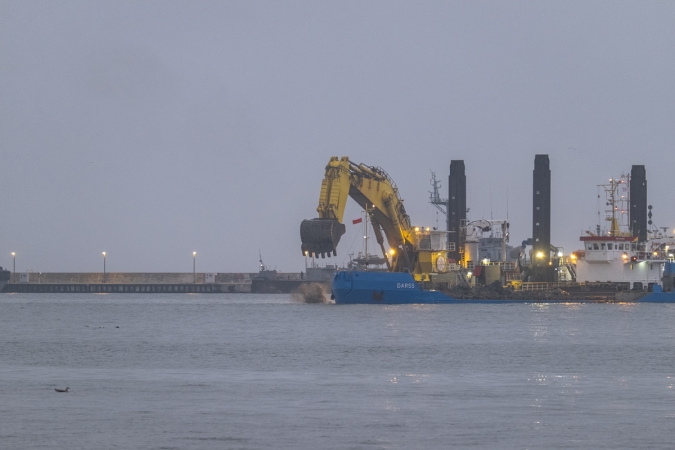 Port Gdynia. Ruszyło pogłębianie basenów portowych-GospodarkaMorska.pl