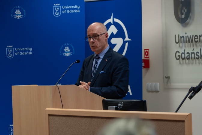 Wspominając przeszłość i spoglądając w przyszłość. Seminarium z okazji 100-lecia Portu Gdynia-GospodarkaMorska.pl