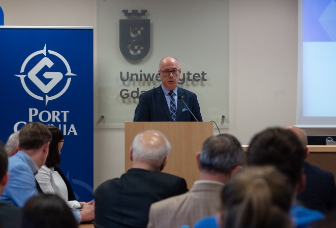 Wspominając przeszłość i spoglądając w przyszłość. Seminarium z okazji 100-lecia Portu Gdynia-GospodarkaMorska.pl