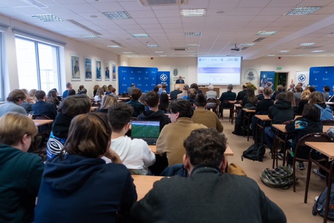 Wspominając przeszłość i spoglądając w przyszłość. Seminarium z okazji 100-lecia Portu Gdynia-GospodarkaMorska.pl