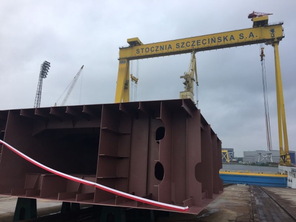 Położenie stępki pod budowę promu dla PŻB-GospodarkaMorska.pl