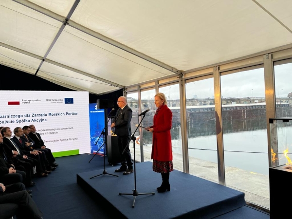 Strażak-28 ochrzczony i z banderą [FOTO]-GospodarkaMorska.pl