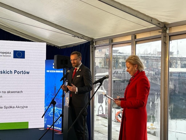 Strażak-28 ochrzczony i z banderą [FOTO]-GospodarkaMorska.pl