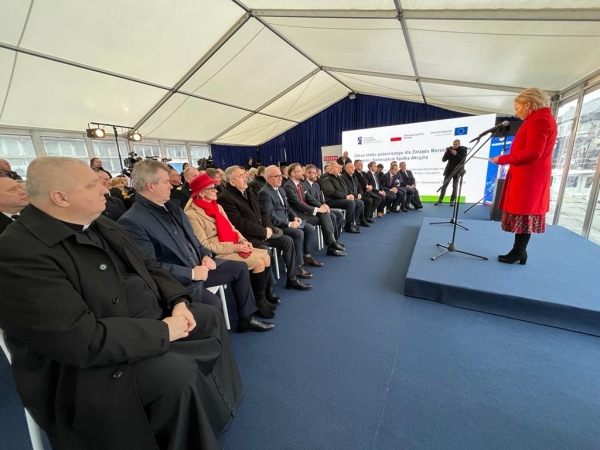 Strażak-28 ochrzczony i z banderą [FOTO]-GospodarkaMorska.pl