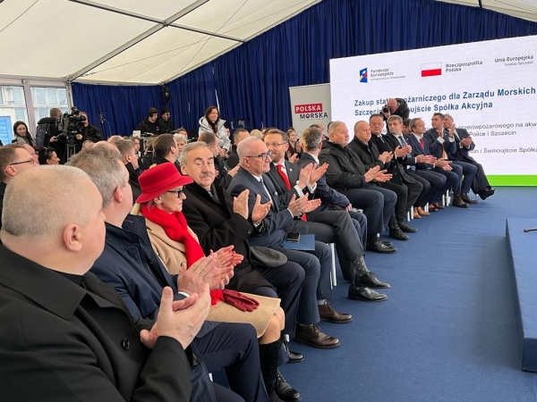 Strażak-28 ochrzczony i z banderą [FOTO]-GospodarkaMorska.pl