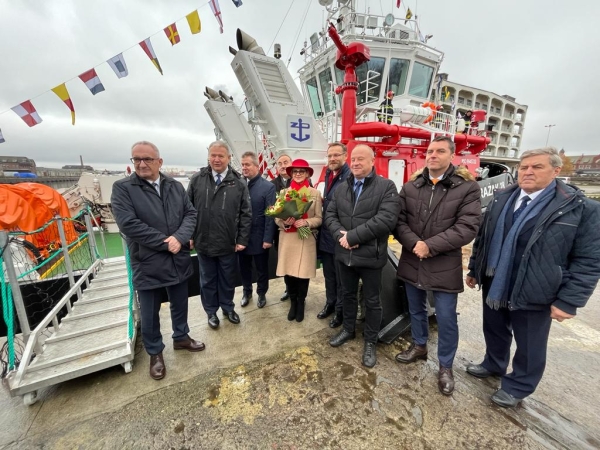Strażak-28 ochrzczony i z banderą [FOTO]-GospodarkaMorska.pl