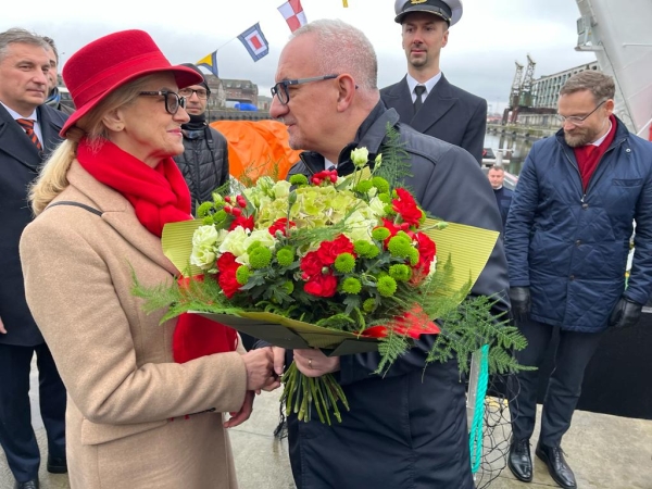 Strażak-28 ochrzczony i z banderą [FOTO]-GospodarkaMorska.pl