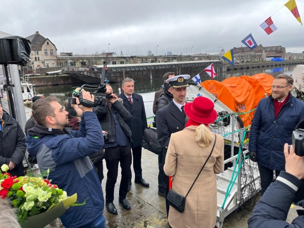 Strażak-28 ochrzczony i z banderą [FOTO]-GospodarkaMorska.pl