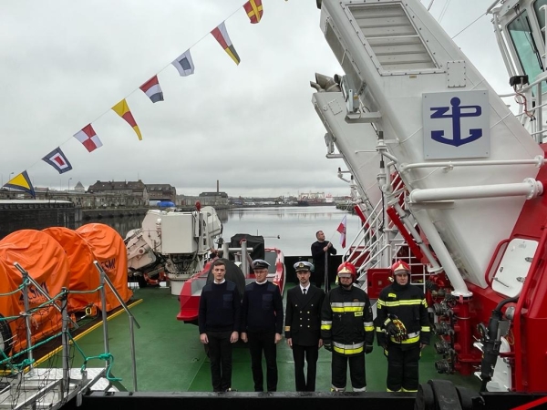 Strażak-28 ochrzczony i z banderą [FOTO]-GospodarkaMorska.pl