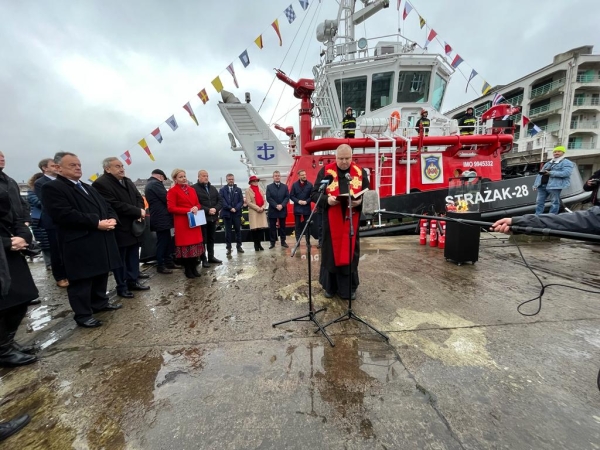 Strażak-28 ochrzczony i z banderą [FOTO]-GospodarkaMorska.pl