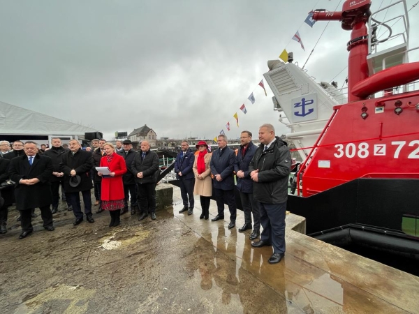 Strażak-28 ochrzczony i z banderą [FOTO]-GospodarkaMorska.pl