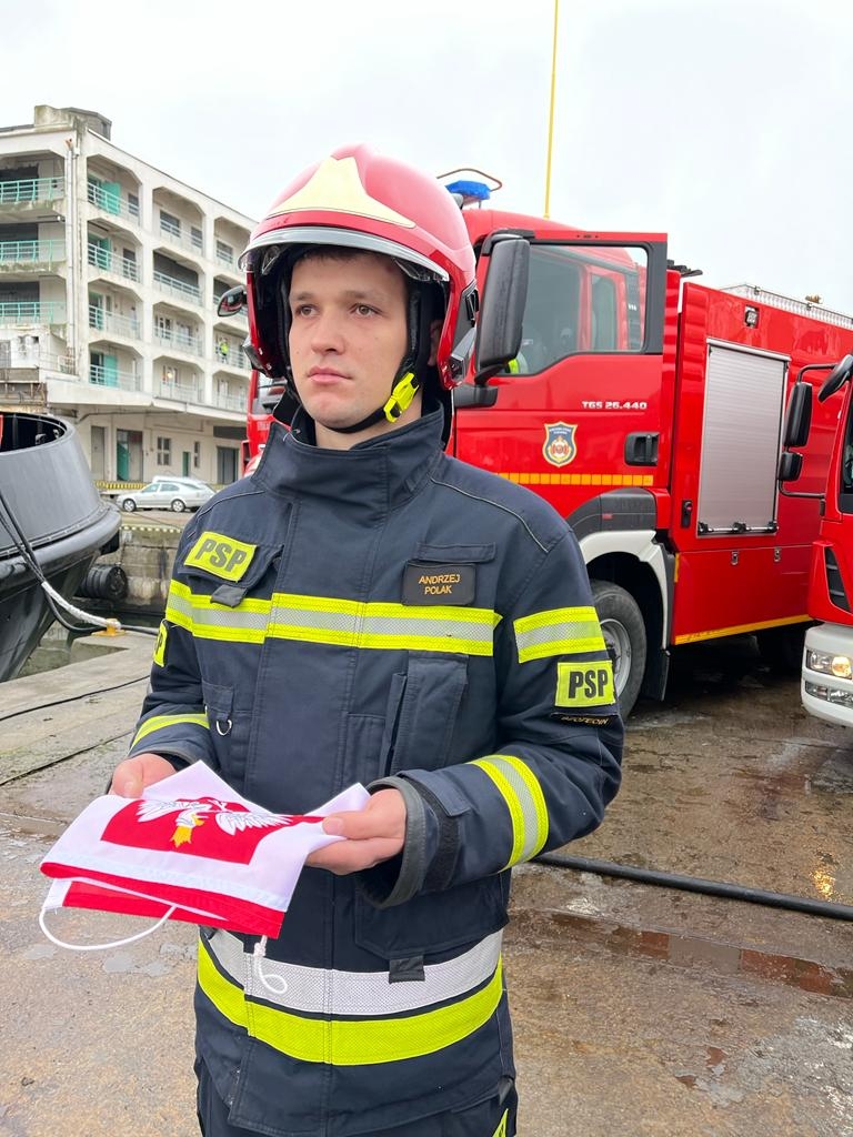Strażak-28 ochrzczony i z banderą [FOTO]-GospodarkaMorska.pl