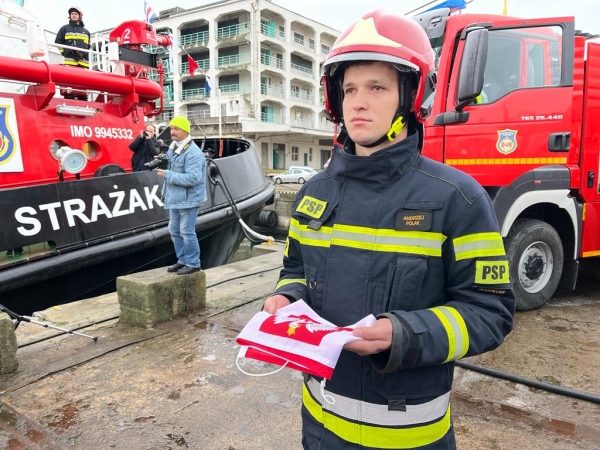 Strażak-28 ochrzczony i z banderą [FOTO]-GospodarkaMorska.pl