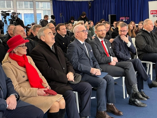 Strażak-28 ochrzczony i z banderą [FOTO]-GospodarkaMorska.pl