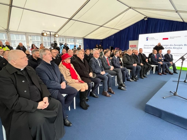 Strażak-28 ochrzczony i z banderą [FOTO]-GospodarkaMorska.pl