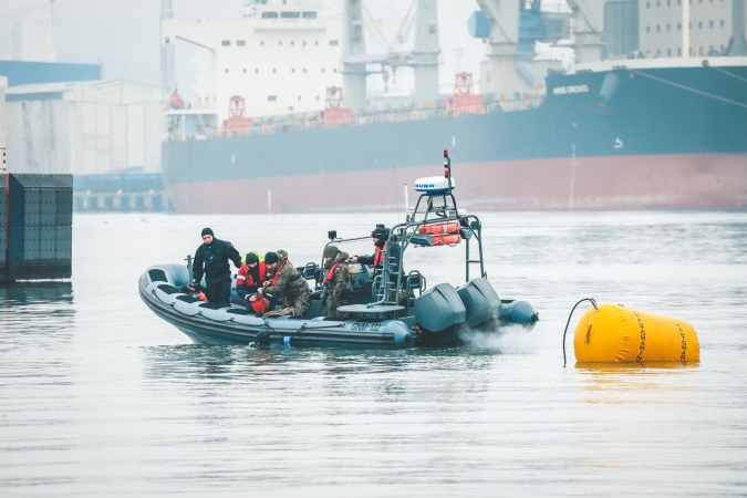 Neutralizacja miny morskiej w gdyńskim porcie zakończona [ZDJĘCIA]-GospodarkaMorska.pl