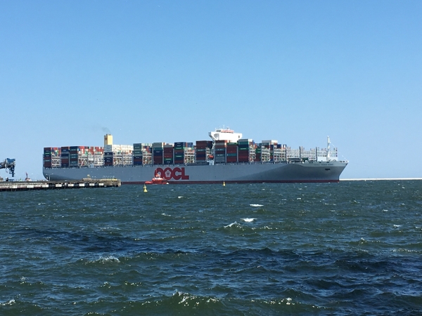 OOCL Hong Kong - największy kontenerowiec świata w terminalu DCT-GospodarkaMorska.pl