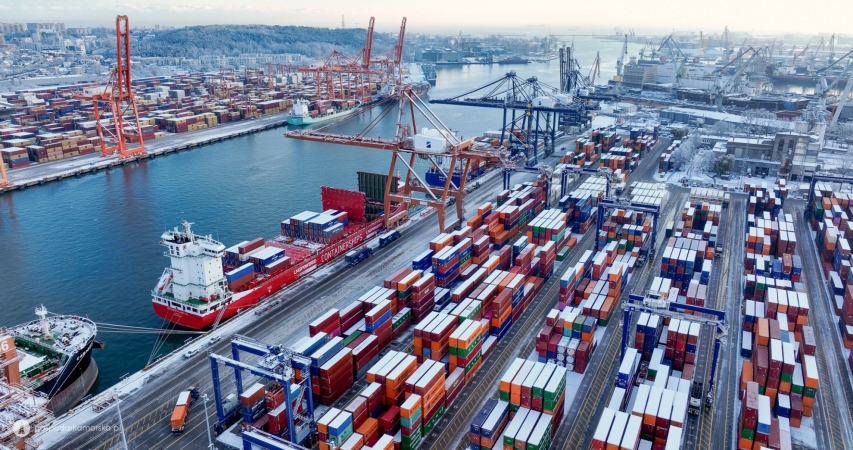 Ekologiczny serwis feederowy w GCT-GospodarkaMorska.pl