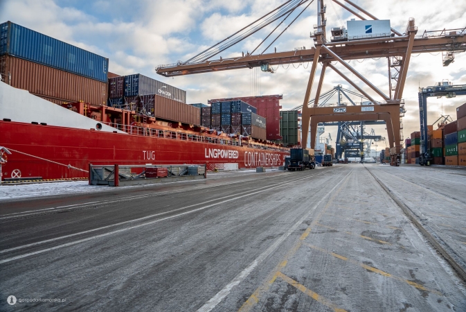 Ekologiczny serwis feederowy w GCT-GospodarkaMorska.pl