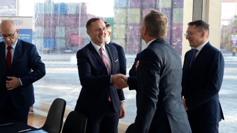 BCT zostaje w Porcie Gdynia na kolejne 30 lat. Umowa podpisana-GospodarkaMorska.pl
