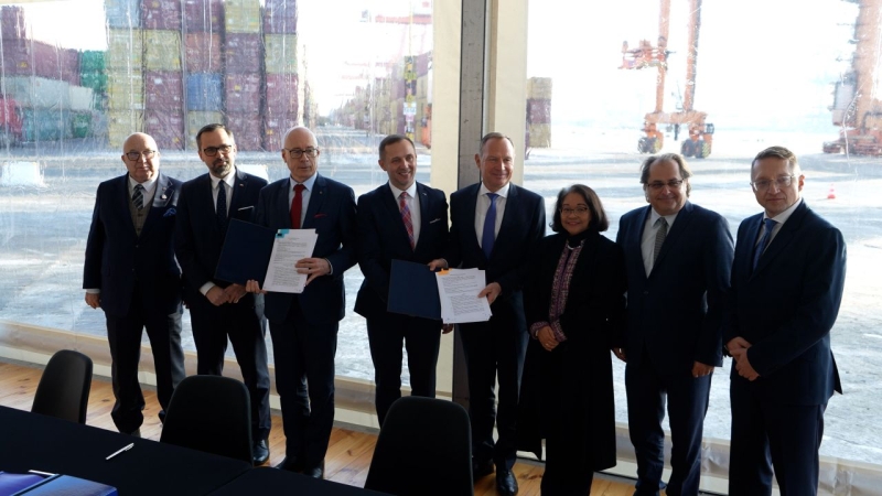 BCT zostaje w Porcie Gdynia na kolejne 30 lat. Umowa podpisana-GospodarkaMorska.pl