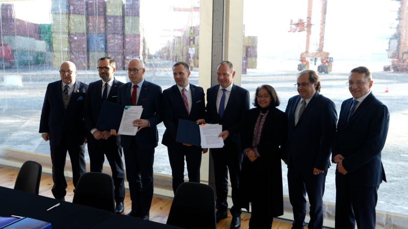 BCT zostaje w Porcie Gdynia na kolejne 30 lat. Umowa podpisana-GospodarkaMorska.pl