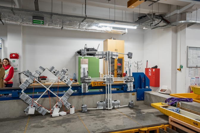 Uczniowie tworzyli i testowali pływające platformy dla farm wiatrowych [WIDEO]-GospodarkaMorska.pl