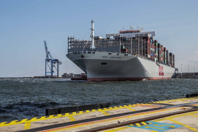 OOCL Hong Kong - największy kontenerowiec świata w terminalu DCT-GospodarkaMorska.pl