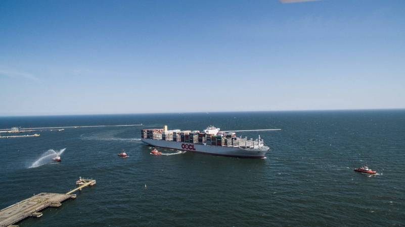 OOCL Hong Kong - największy kontenerowiec świata w terminalu DCT-GospodarkaMorska.pl