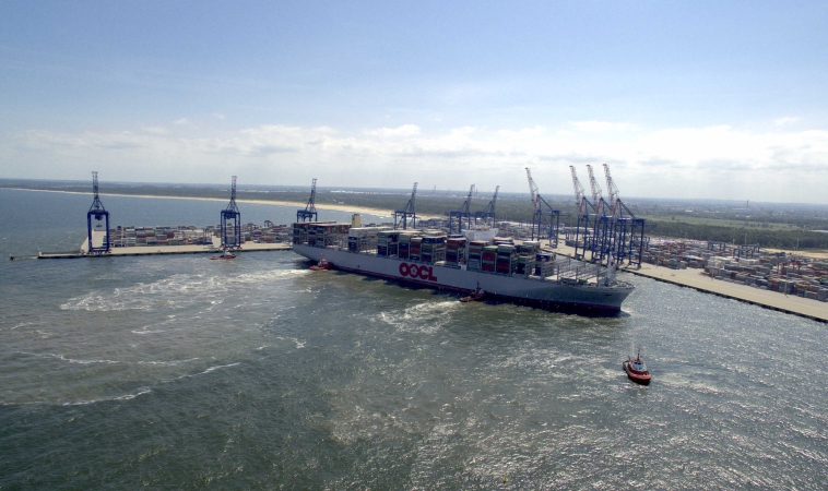 OOCL Hong Kong - największy kontenerowiec świata w terminalu DCT-GospodarkaMorska.pl