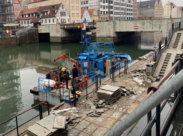 Motława oczyszczana ze śmieci [GALERIA]-GospodarkaMorska.pl