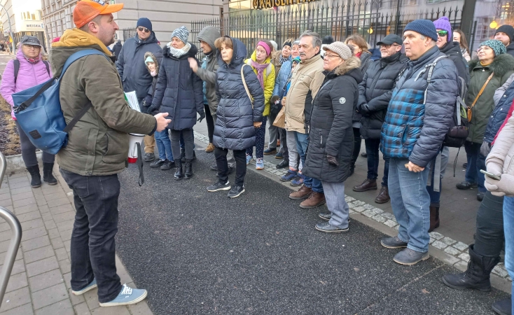 Eugeniusz Kwiatkowski. Rocznicę urodzin gdynianie uczcili złożeniem kwiatów i toastem gorącą czekoladą-GospodarkaMorska.pl