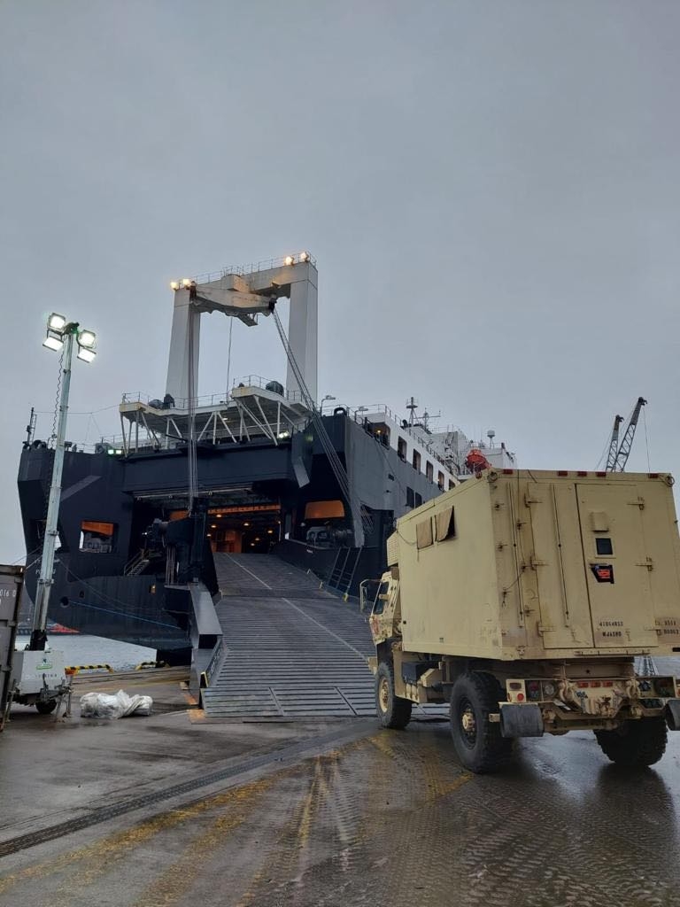 W Porcie Gdańsk załadowano ciężki sprzęt US Army [ZDJĘCIA]-GospodarkaMorska.pl