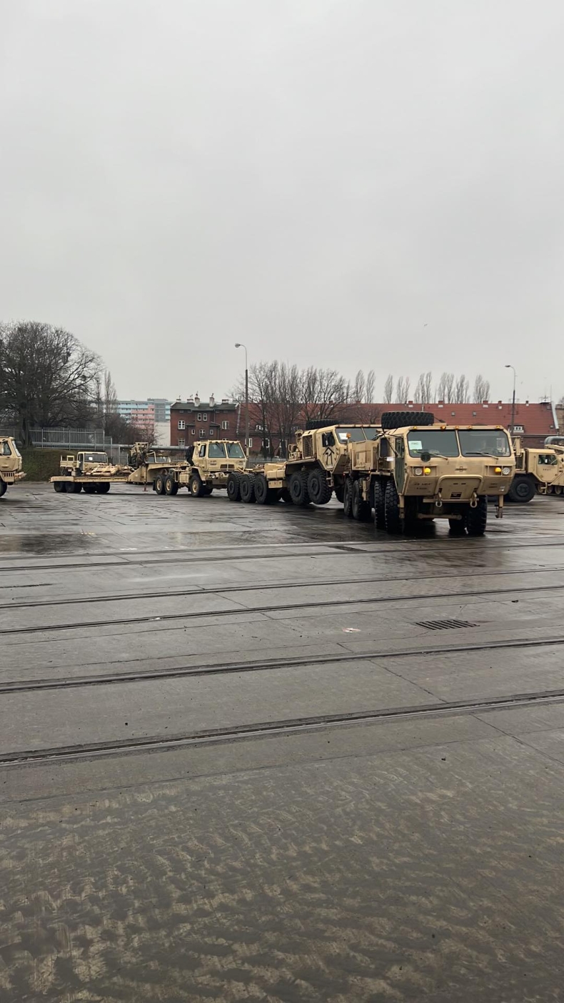W Porcie Gdańsk załadowano ciężki sprzęt US Army [ZDJĘCIA]-GospodarkaMorska.pl
