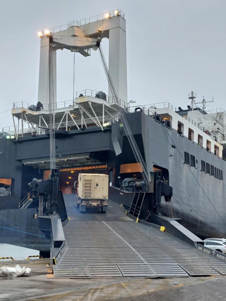 W Porcie Gdańsk załadowano ciężki sprzęt US Army [ZDJĘCIA]-GospodarkaMorska.pl