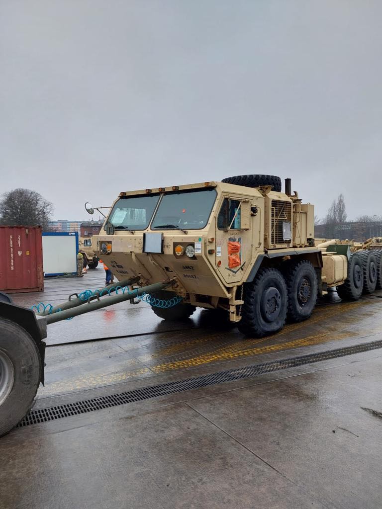 W Porcie Gdańsk załadowano ciężki sprzęt US Army [ZDJĘCIA]-GospodarkaMorska.pl