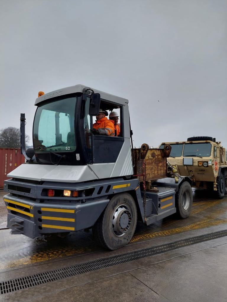 W Porcie Gdańsk załadowano ciężki sprzęt US Army [ZDJĘCIA]-GospodarkaMorska.pl