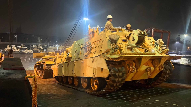 W Porcie Gdańsk załadowano ciężki sprzęt US Army [ZDJĘCIA]-GospodarkaMorska.pl