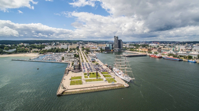 Dar Mlodzieży - 35 lat pod biało-czerwoną banderą-GospodarkaMorska.pl