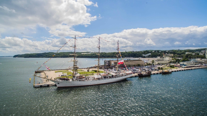 Dar Mlodzieży - 35 lat pod biało-czerwoną banderą-GospodarkaMorska.pl
