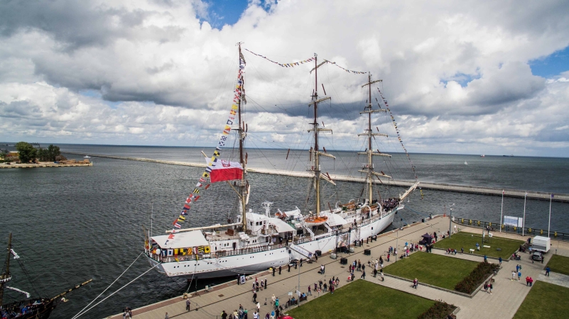 Dar Mlodzieży - 35 lat pod biało-czerwoną banderą-GospodarkaMorska.pl