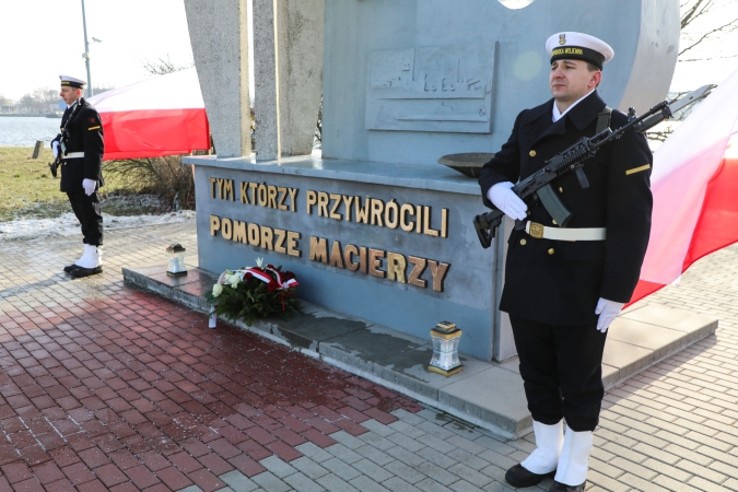 Przekazanie obowiązków dowódcy 8. Flotylli Obrony Wybrzeża [GALERIA]-GospodarkaMorska.pl