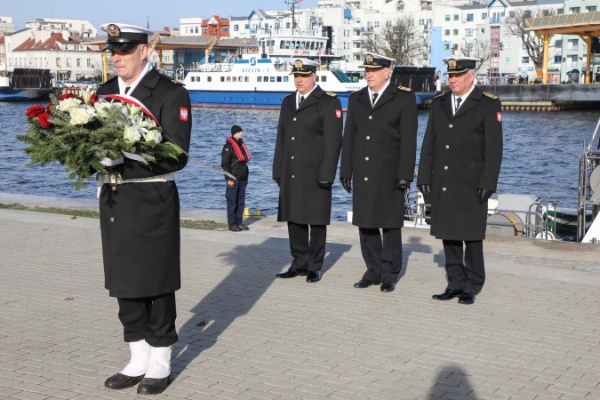 Przekazanie obowiązków dowódcy 8. Flotylli Obrony Wybrzeża [GALERIA]-GospodarkaMorska.pl