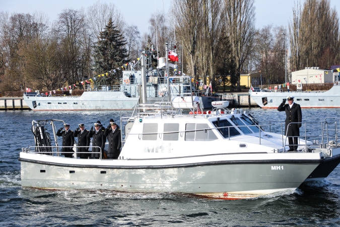 Przekazanie obowiązków dowódcy 8. Flotylli Obrony Wybrzeża [GALERIA]-GospodarkaMorska.pl