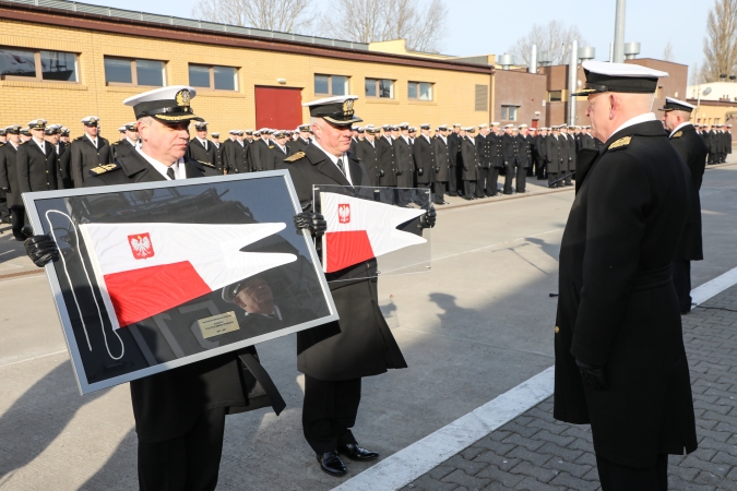 Przekazanie obowiązków dowódcy 8. Flotylli Obrony Wybrzeża [GALERIA]-GospodarkaMorska.pl
