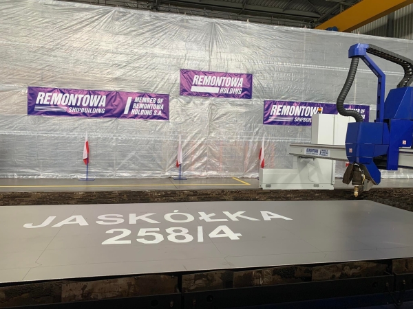 ORP Jaskółka już powstaje. Ceremonia cięcia blach pod budowę czwartego Kormorana-GospodarkaMorska.pl